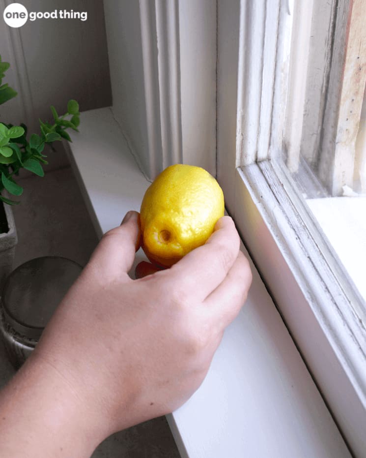 Putting a lemon next a window