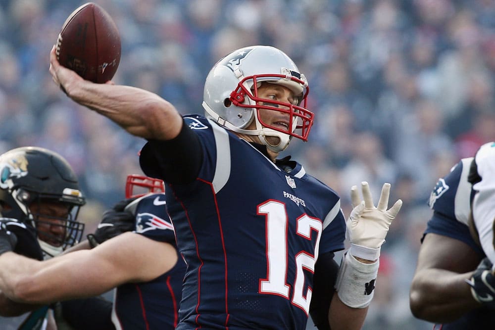 Tom Brady throwing a football 
