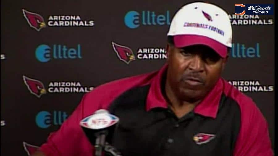 Dennis Green in front of the microphone at the 2006 press conference. 