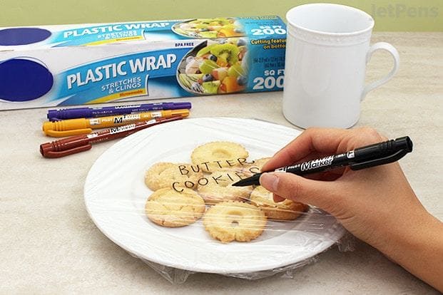 writing a label on plastic wrap 