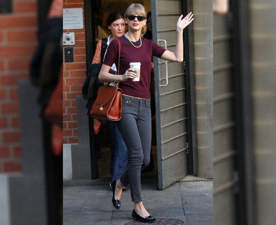 Taylor Swift was leaving her hotel in Britain with a Starbucks cup in her hand. 