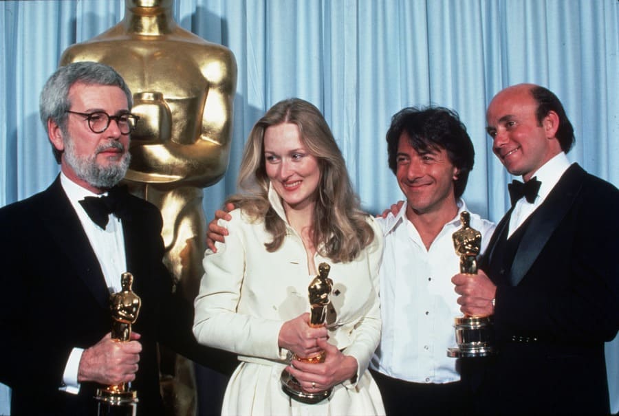 Meryl Streep, Dustin Hoffman, Stanley Jaffe, and Oscar Retro holding their Oscars in 1979. 