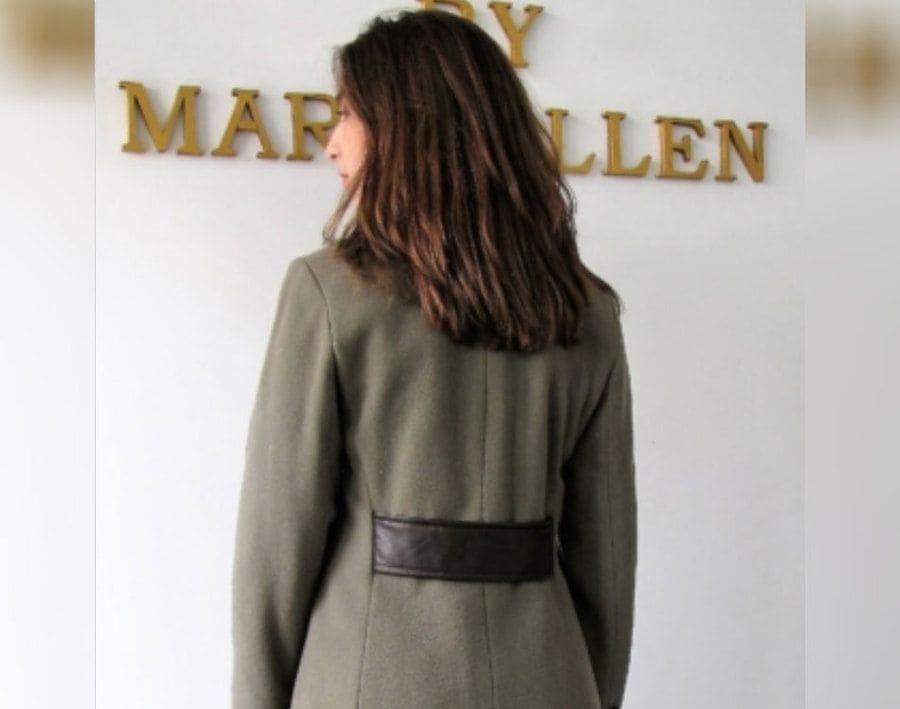 A women wearing a coat with half-belt