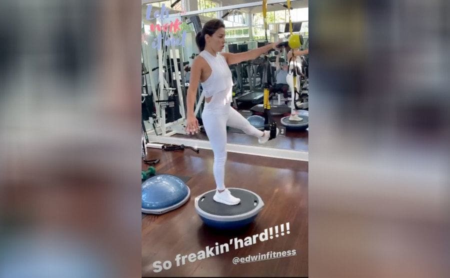 Eva Longoria trying out some toning exercises in an Instagram story 