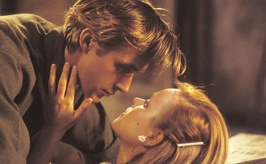 Ryan Gosling and Rachel McAdams about to kiss in ‘The Notebook.’