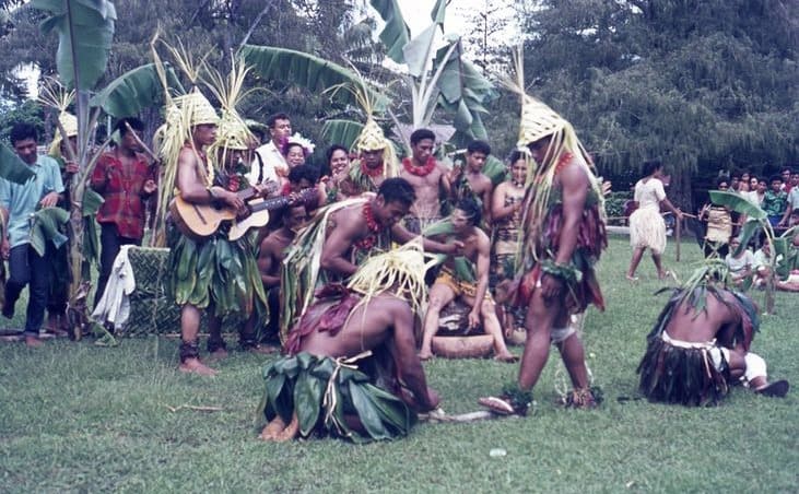 Tongans dancing 