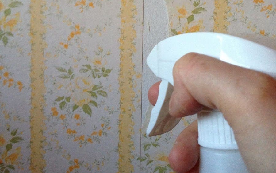 Remove Old Wallpaper with hot water and vinegar 