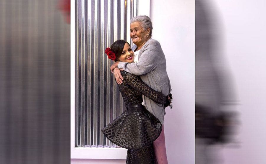 Samantha Sepulveda lifting and hugging her old mother 