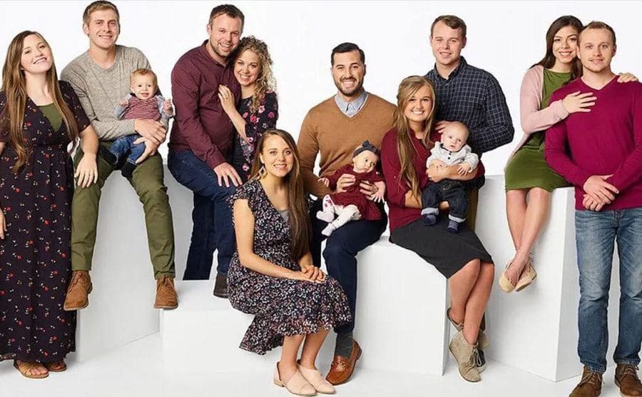 Promotional Photo of the Dagger kids and their spouses for their new show Counting On.