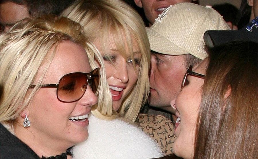 Britney Spears y Paris Hilton en una fiesta en Diciembre de 2007
