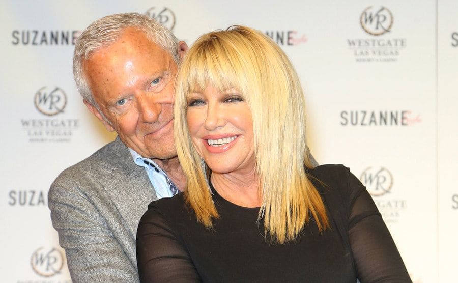 Alan Hamel and Suzanne Somers on the red carpet 