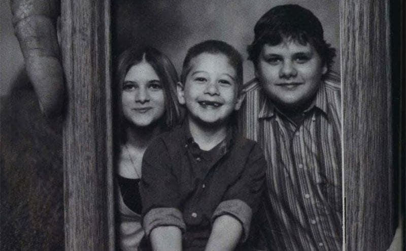 An old photo of Erin with her younger brothers. 