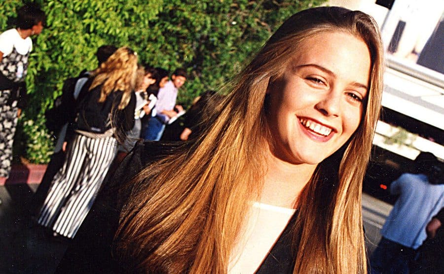 Alicia Silverstone is talking to the press at the MTV Movie Awards circa 1994.