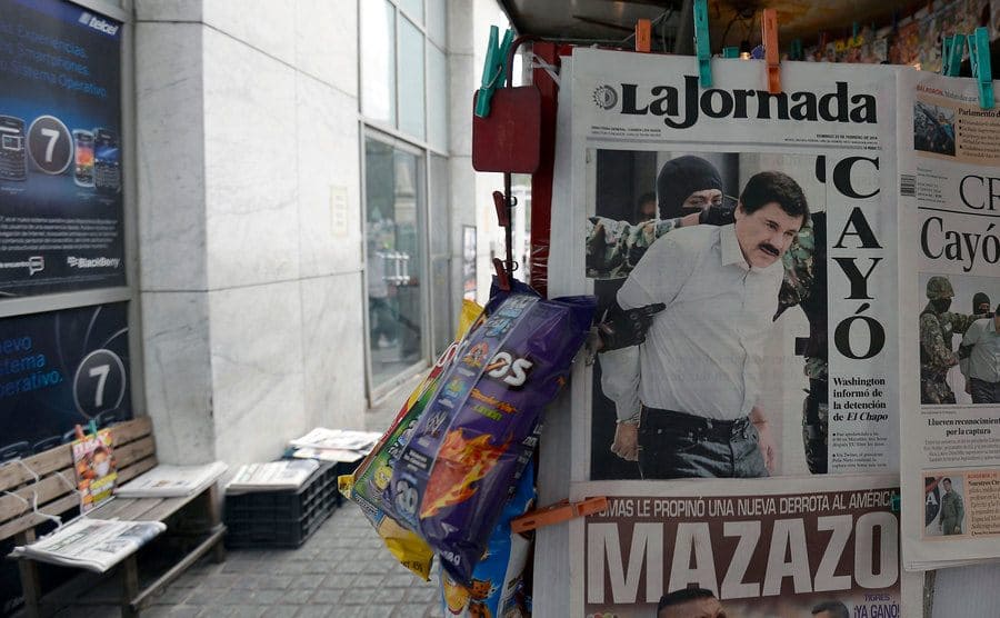 View of the covers of Mexican newspapers after El Chapo's arrest. 