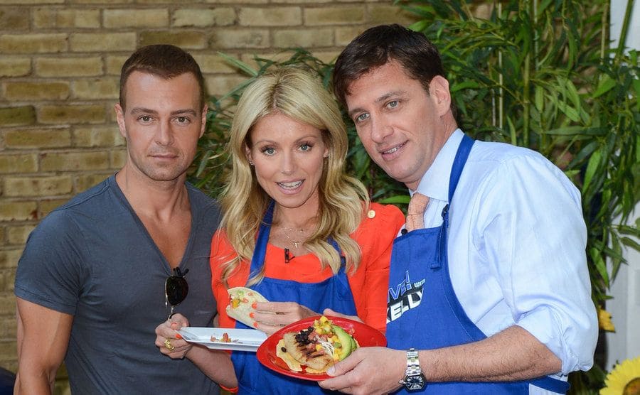 Joey Lawrence, Michael Greenberg, and Kelly Ripa are cooking in a segment of Good Morning America.