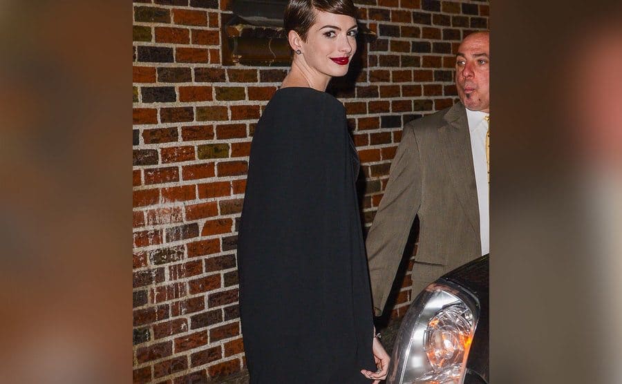 Anne Hathaway is getting back into a car during the promotion of ‘’Les Miserables’’.