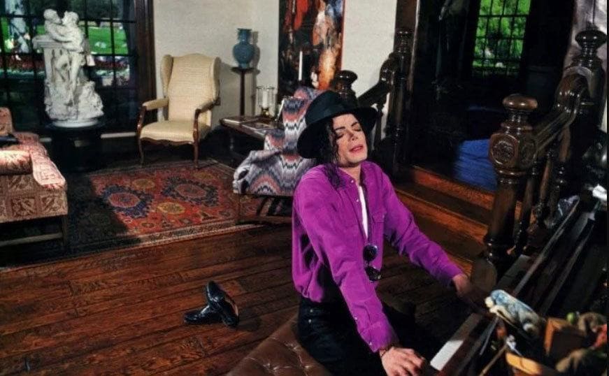 Michael Jackson plays the piano at home.