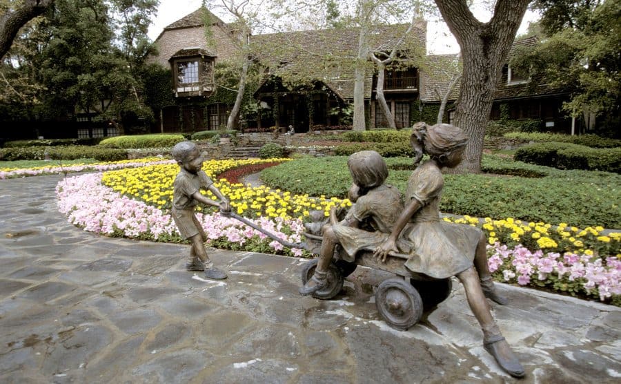 Statues and gardens in the exterior views of the entrance to the ranch. 
