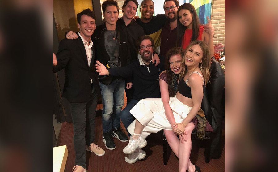 The Zoey 101 cast poses for a group photo while out for dinner. 