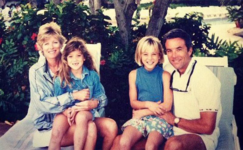 Kaley Cuoco, her sister, and her parents pose for a family photo. 