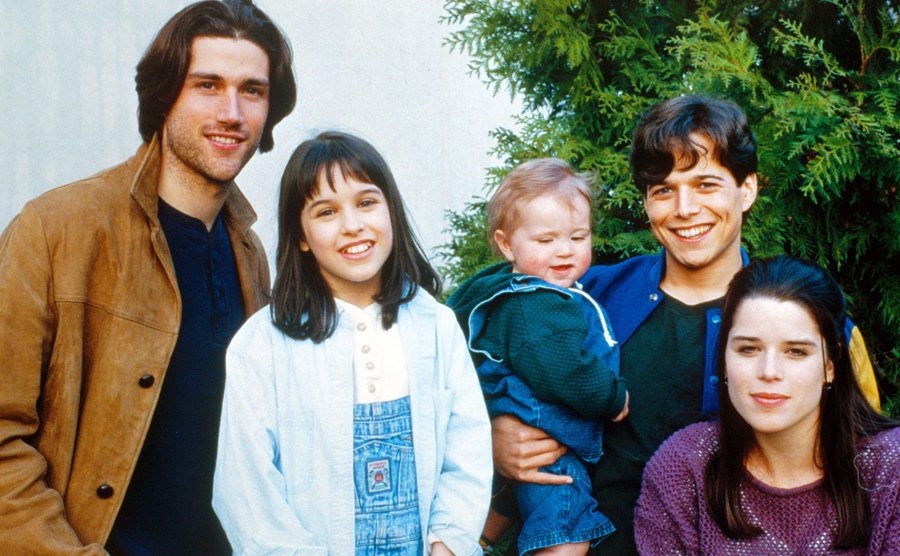 The cast of Party of Five pose together. 