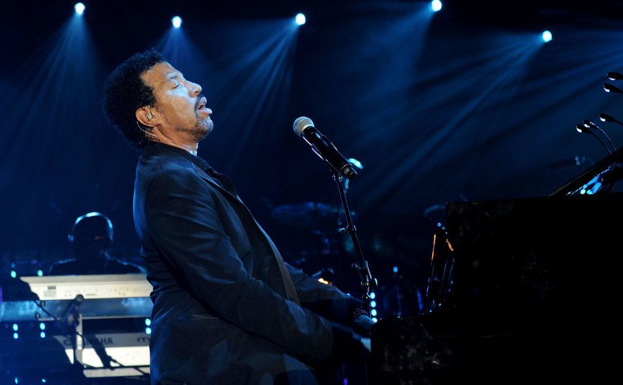 Lionel Richie performs on stage.
