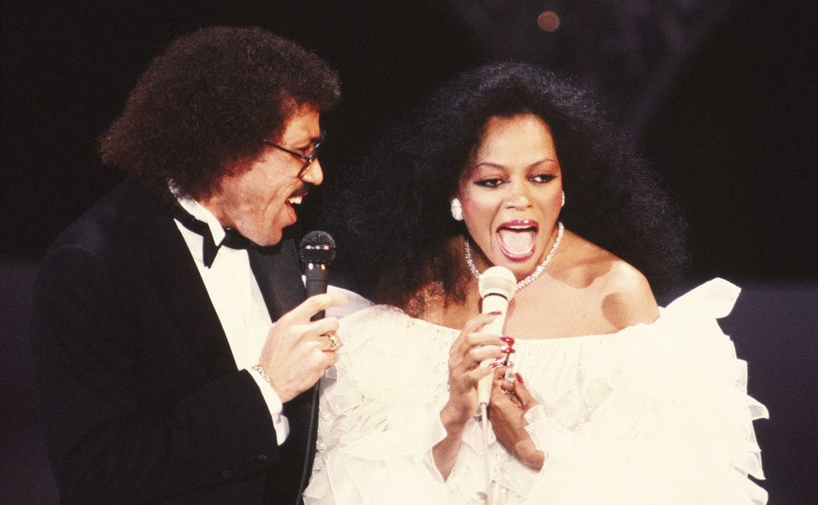 Lionel Richie and Diana Ross perform on stage.