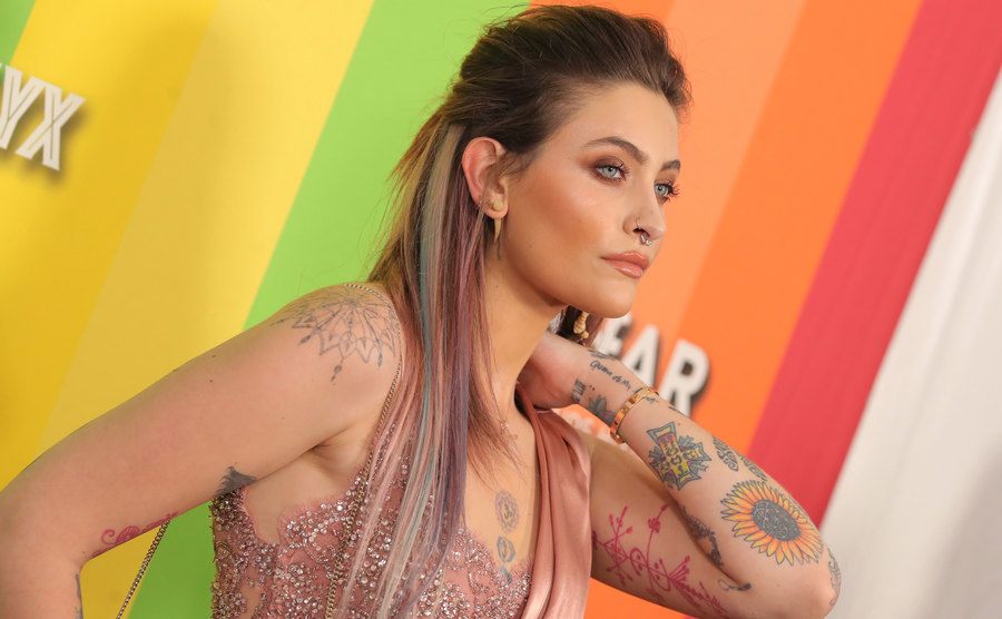 Paris Jackson im Jahr 2019 wie sie ihre Tattoos zeigt 