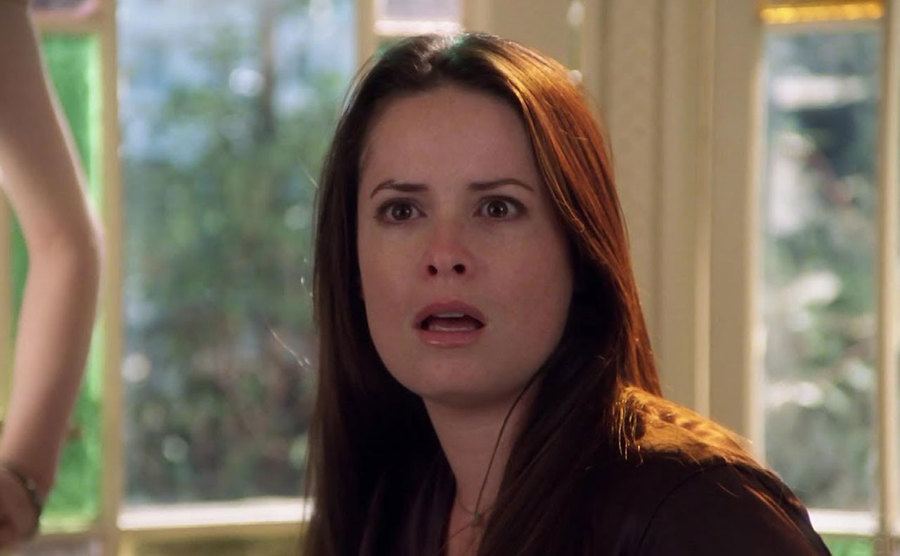 A still of Holly Marie Combs as Piper Halliwell.