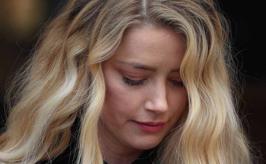 An image of Amber Heard outside of a courthouse.