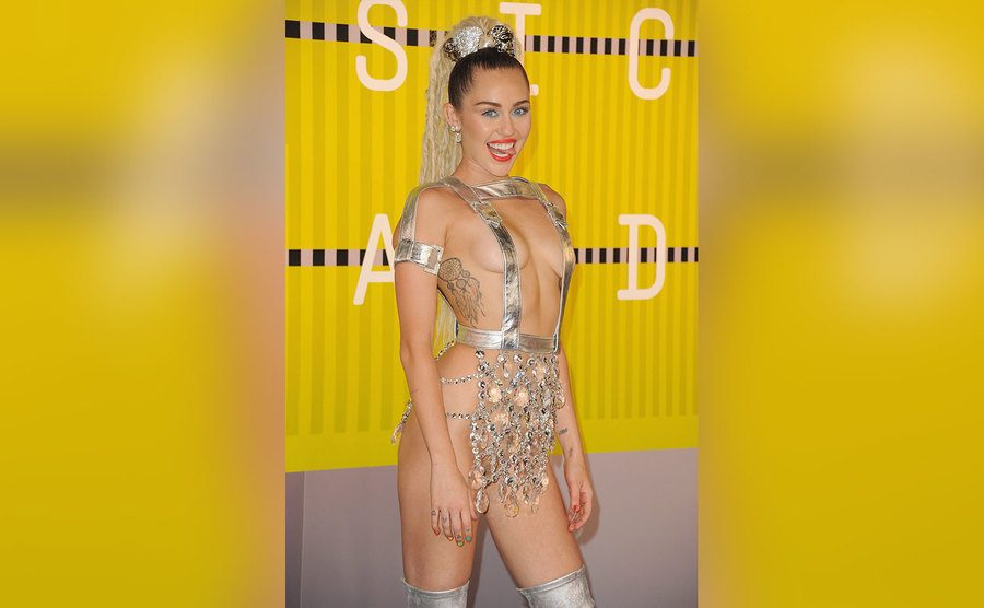 Miley Cyrus arrives at the 2015 MTV Video Music Awards. 