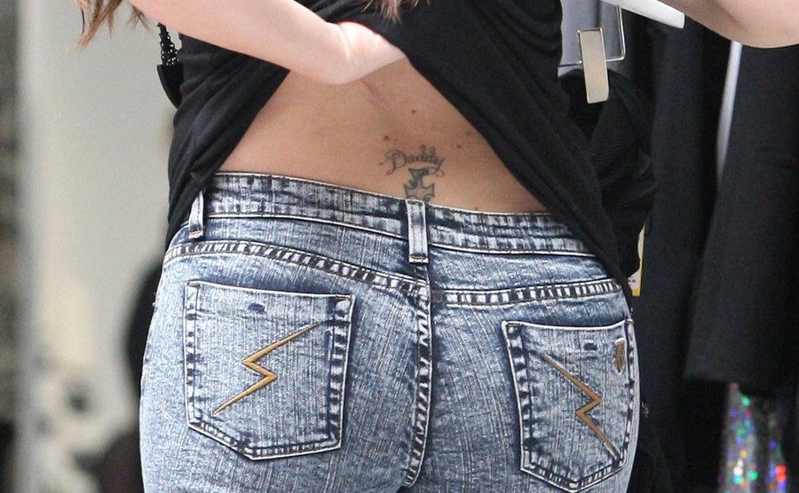 A view of Khloe’s back tattoo. 