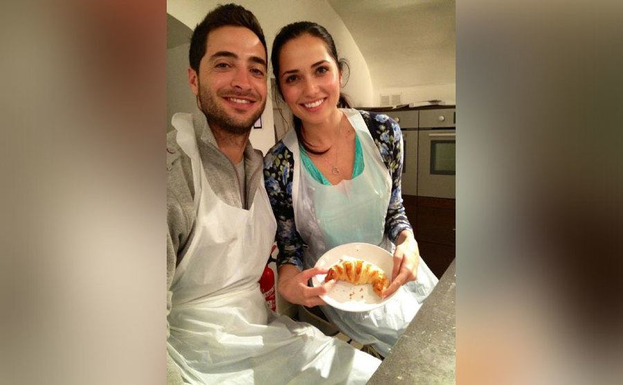 Larisa Fraser and Ryan Braunattend a cooking class. 