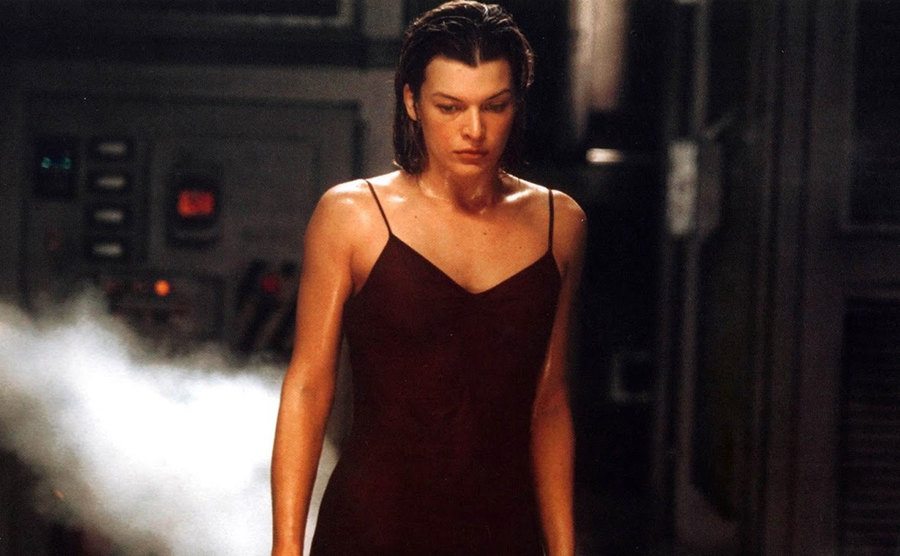 A still of Jovovich in Resident Evil.