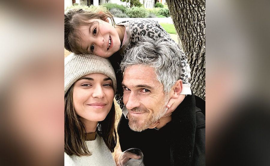 A selfie of Dave Annable with his wife and daughter. 