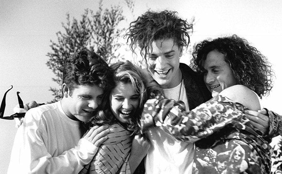 A photo from the cast members of Encino Man.